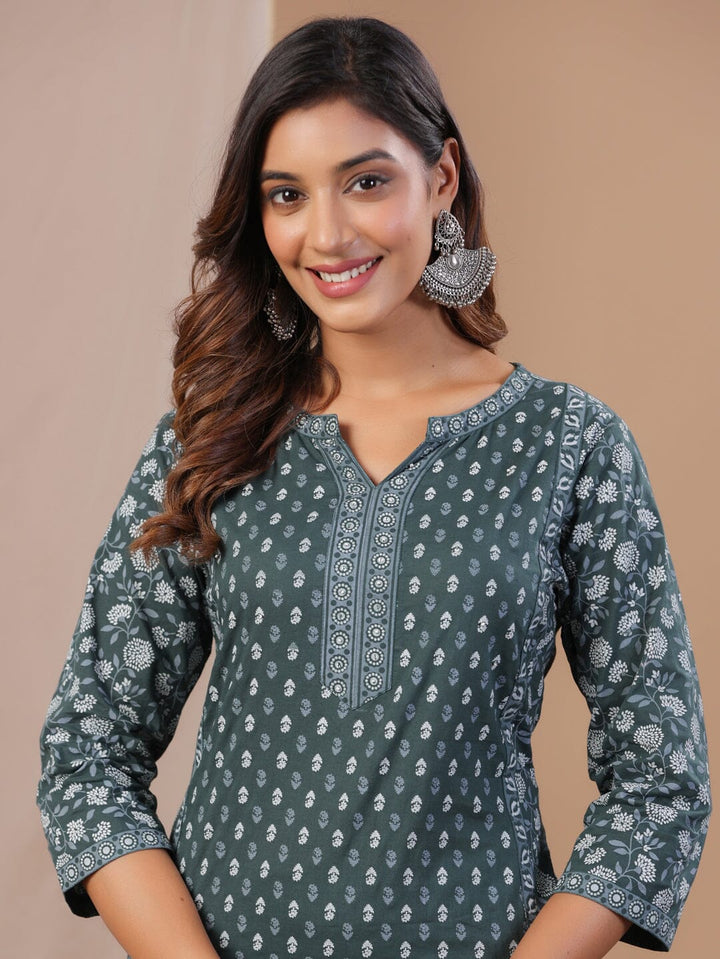 Green Floral Printed Kurta Set Kurta set Rangdeep-Fashions 